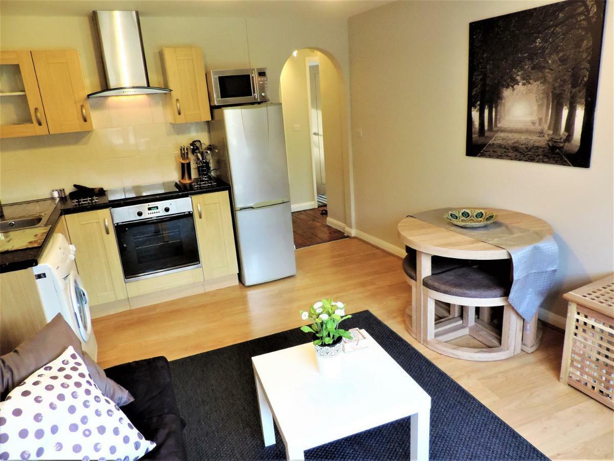 1 Bed Bagshot Pennyhill Accommodation 외부 사진